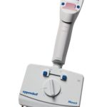 Eppendorf Pipette Xplorer®plus Move It®, 12-Kanal, variabel, 1 – 20 µL, 4,5 mm Konenabstand, hellrosa, 4861000782
